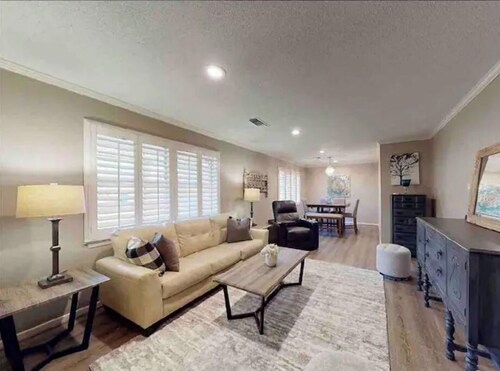 Home + garage 4 BEDROOMS, 2.5 BATH, 2 king, 1 queen, 1 full