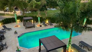 Kolam renang outdoor
