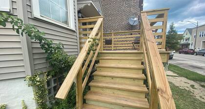 Cozy 2- bedroom – great kitchen – in a Lakefront Neighborhood