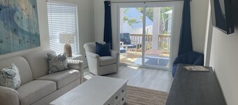 Beach Paradise. Heated Private Pool and Spa. Close to the Beach!