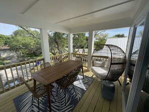 Outdoor dining - Beach Paradise. Heated Private Pool and Spa. Close to the Beach! (St. Augustine)