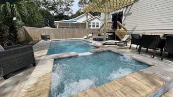 حمّام سباحة خارجي، حمّام سباحة مُدفَّأ