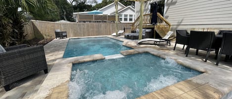 Piscina all'aperto, una piscina riscaldata