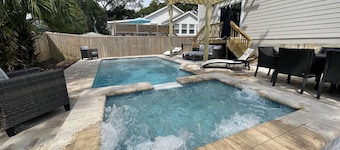 Beach Paradise. Heated Private Pool and Spa. Close to the Beach!
