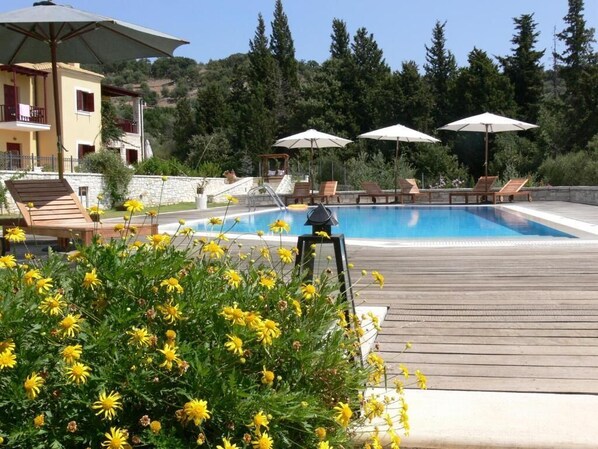 Outdoor pool - Our goal is to offer you the feeling of being in your own home! (Σύβοτα)