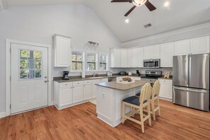 Fridge, microwave, oven, stovetop - Private Edisto Beach Retreat – Steps from the Beach – 4BR/3BA (Edisto Island)