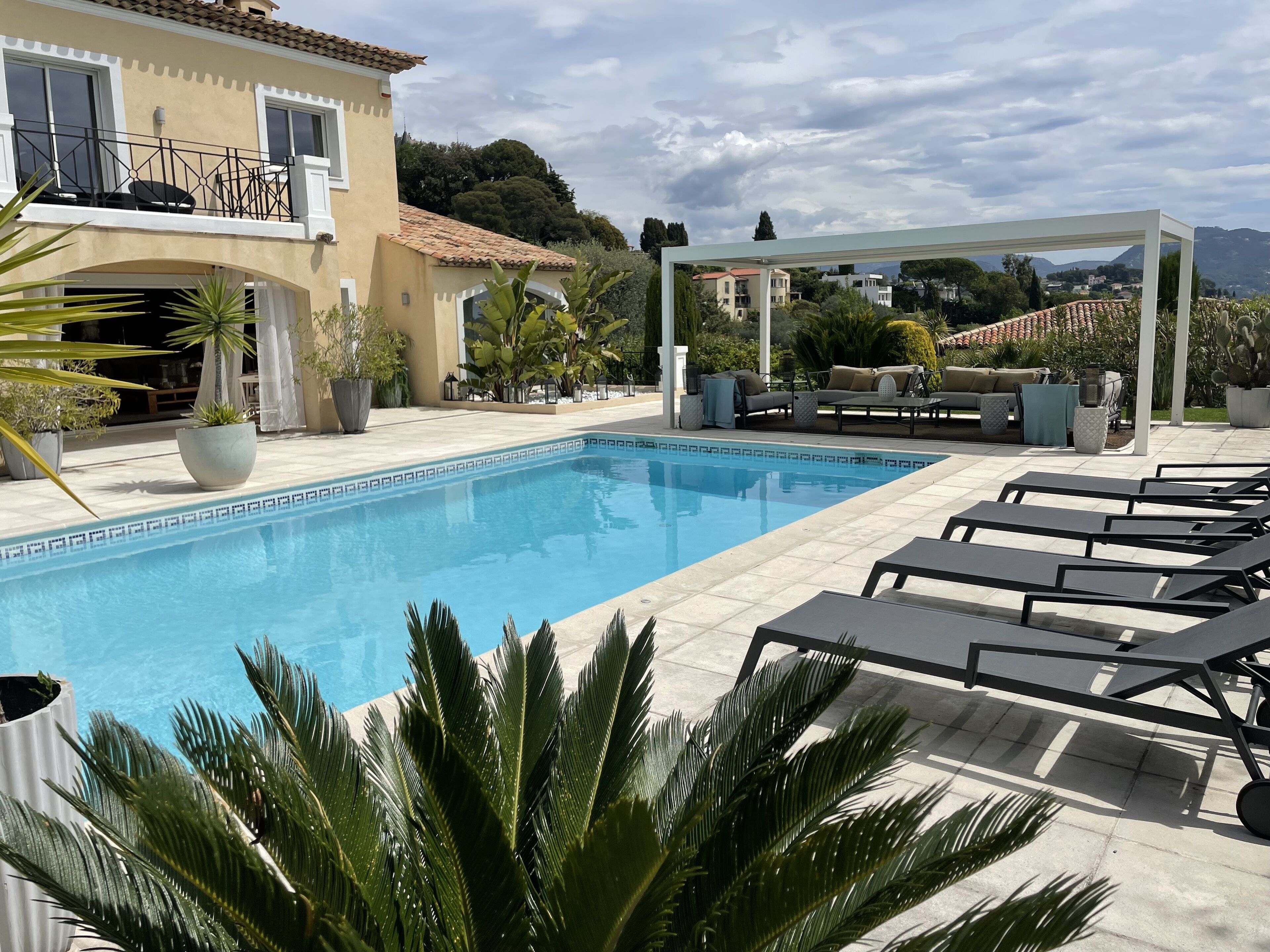 Piscina all'aperto, una piscina riscaldata