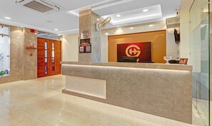 ฝ่ายต้อนรับ