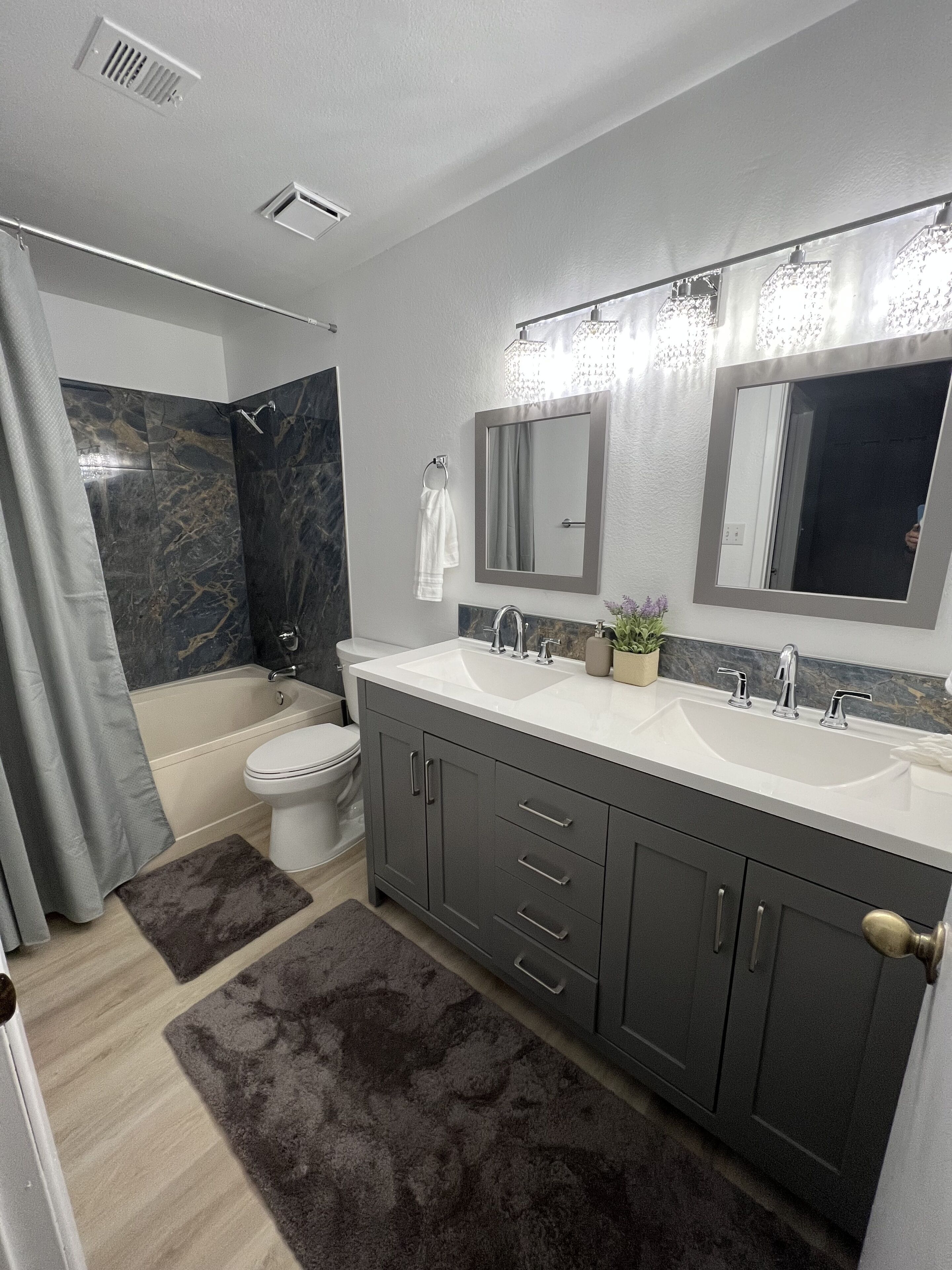 Combined shower/bathtub, hair dryer, towels, soap
