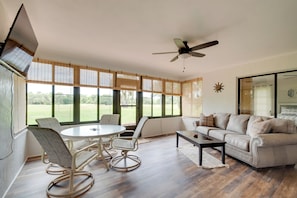 Dining - Walk to Lake: Geataway w/ Yard in Inverness (Inverness)