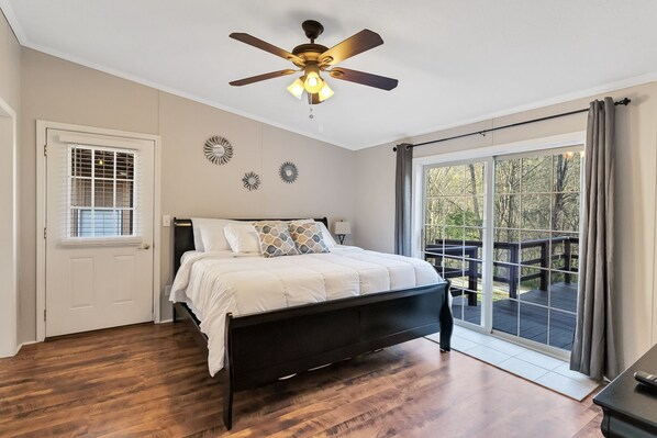 3 chambres, fer et planche à repasser, Wi-Fi gratuit, draps fournis