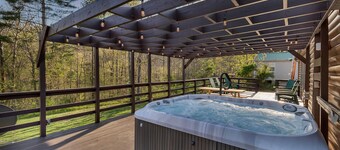 Hot Tub, Large game area, Holiday dates booking fast!