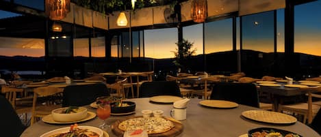 Breakfast, lunch, dinner served; local and international cuisine