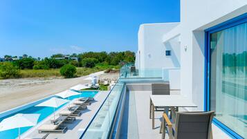 Panoramic Suite, Outdoor Hot Tub | Terrasse/Patio