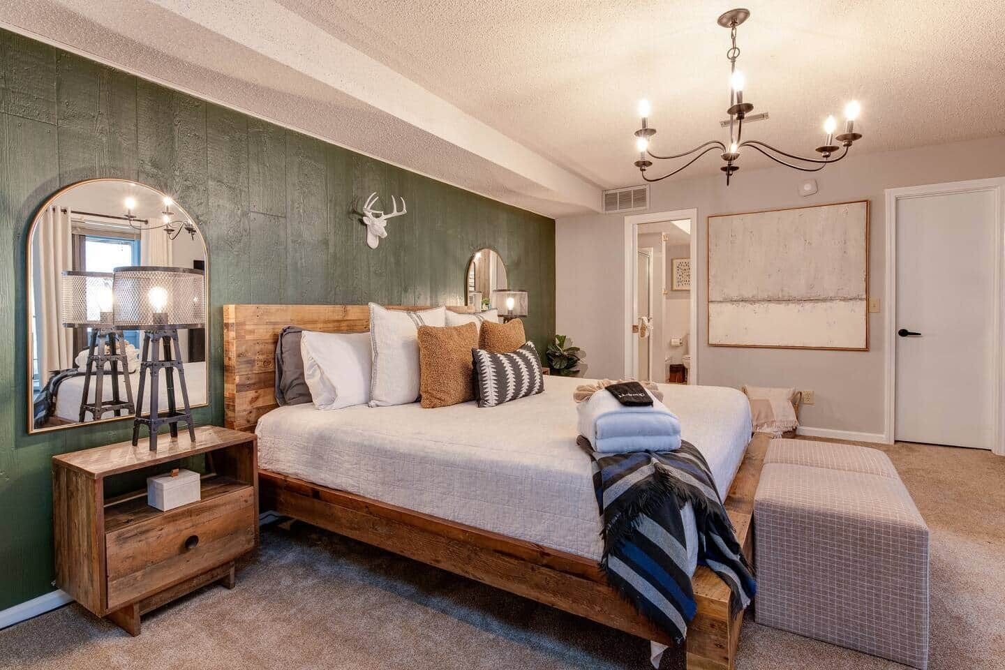 3 bedrooms, desk, iron/ironing board, travel cot