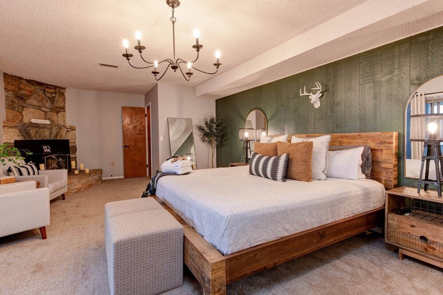 3 bedrooms, desk, iron/ironing board, travel cot