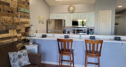 8 minutes from the oceanfront in a golfing community