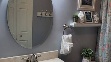 Combined shower/tub