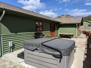 Exterior - Rocky Mountain Retreat 1B by Rocky Mountain Resorts (Estes Park)