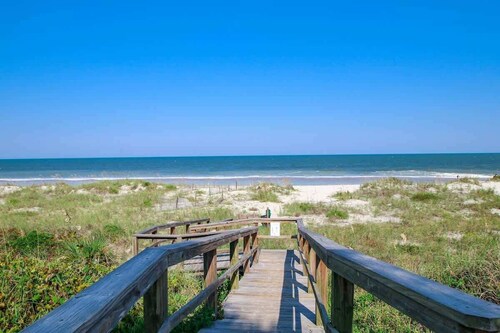 2029 Beachwood Villa