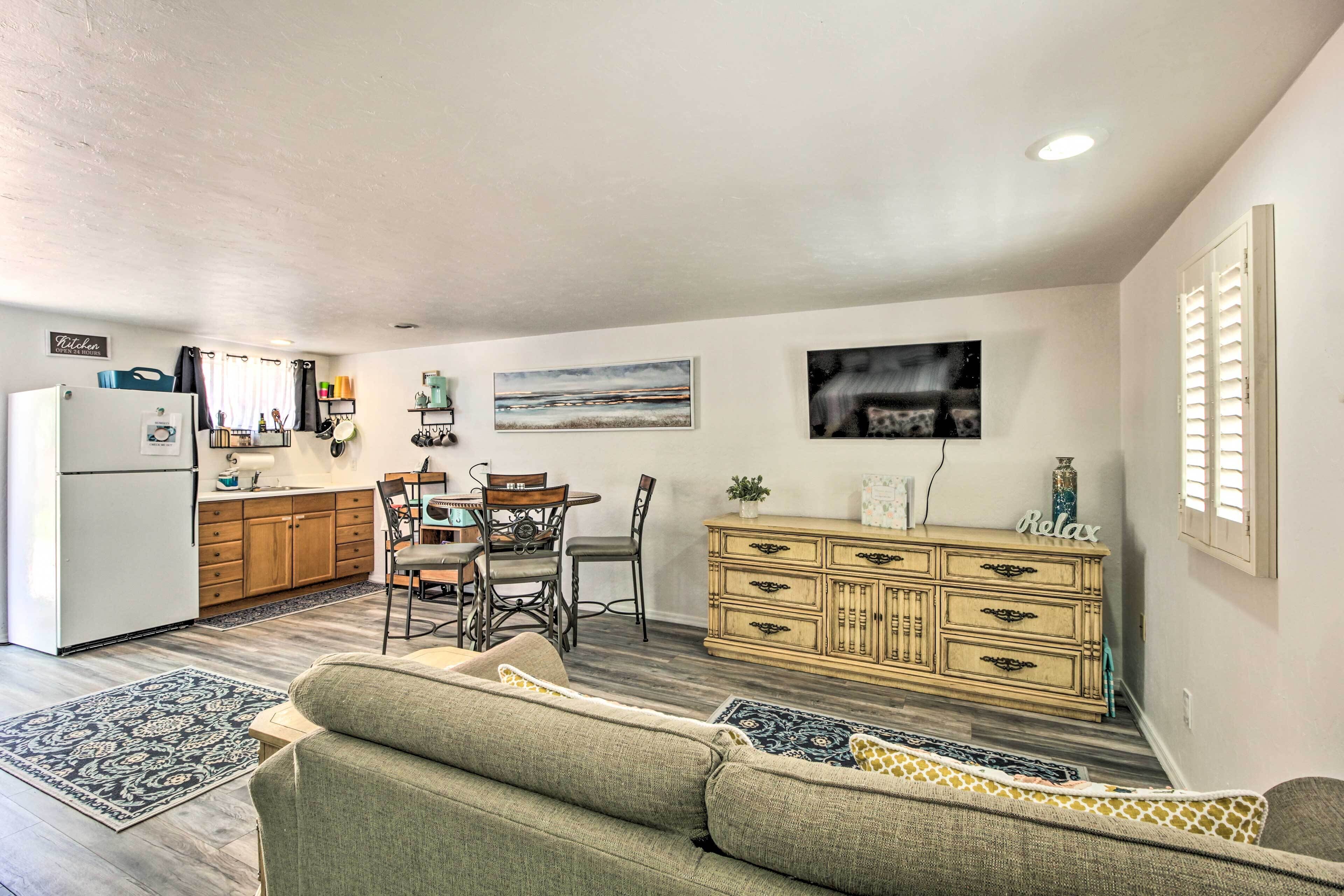 Serene Tucson Studio ~ 2 Mi to U of A Campus!
