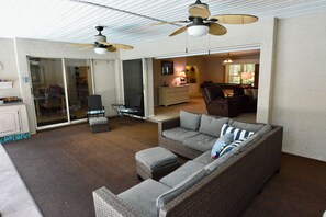 Een smart-tv en een open haard