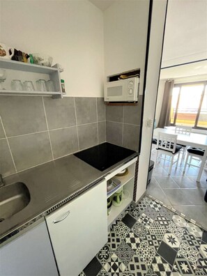 Fridge, microwave, cookware/dishes/utensils