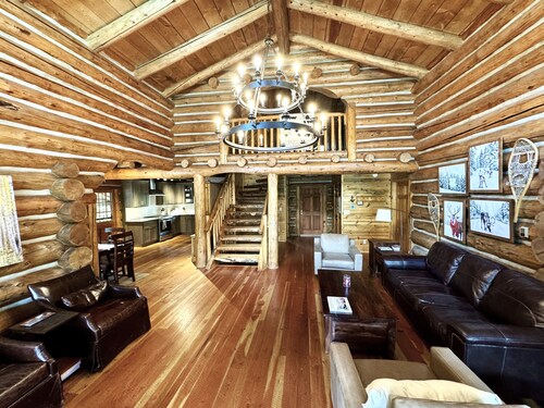 Luxury Mountain Lodge - the perfect mountain getaway!