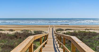 Spacious Coastal Escape + 3 King Ensuites + Bunkroom Ensuite + Beach Gear