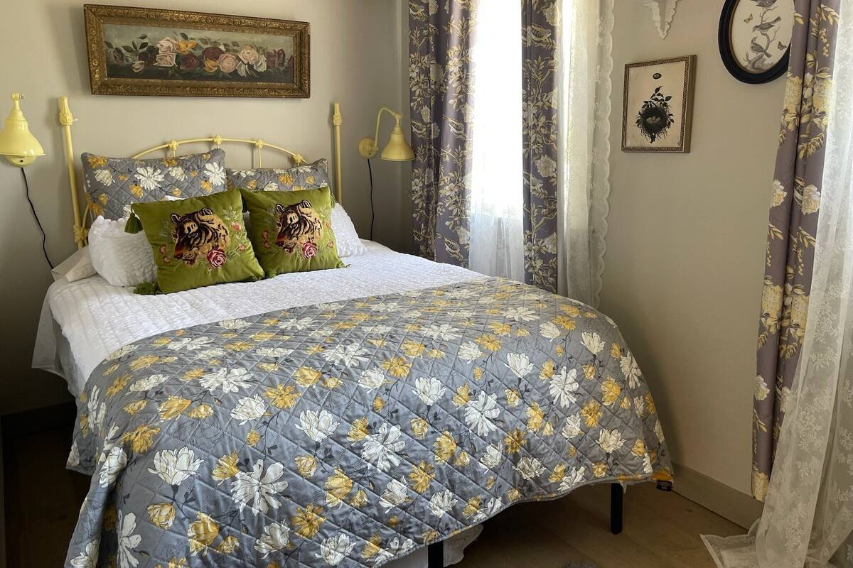 The Dentist Quarters | Premium bedding, pillowtop beds, individually decorated