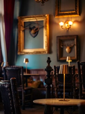 Der serveres frokost og aftensmad