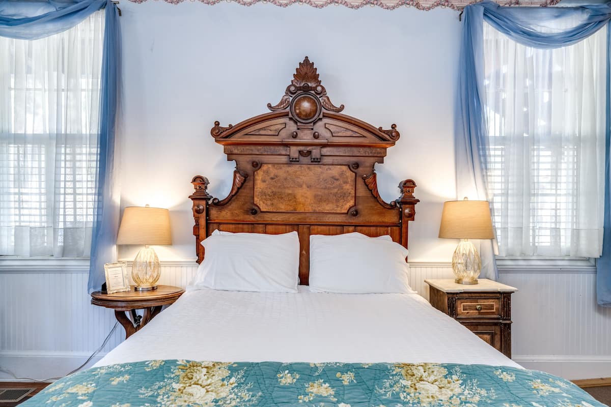 Big Four Blue Room (ADA) | Premium bedding, pillowtop beds, individually decorated