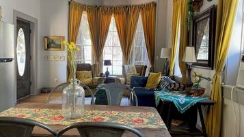 The Dentist Quarters | Living area