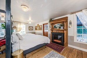 Familieværelse - 2 queensize-senge | Premium-sengetøj, senge med topmadrasser, individuelt design