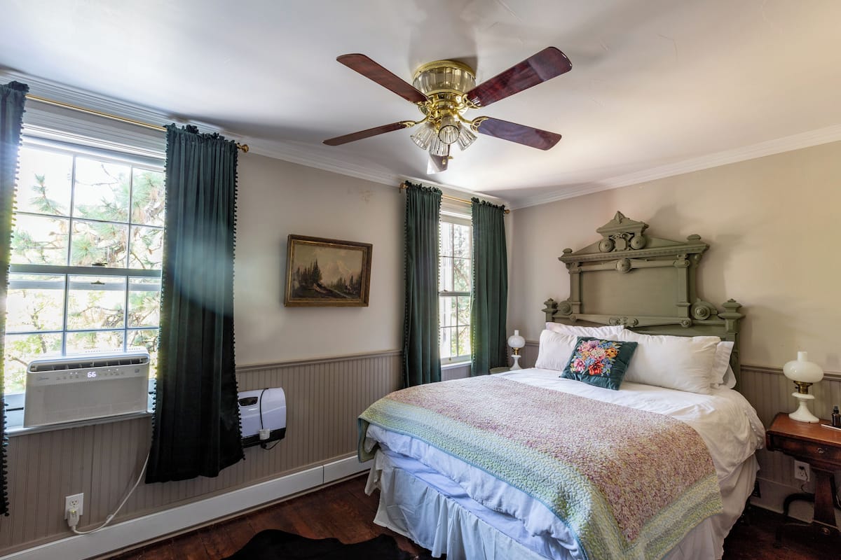 Mountain Top | Premium bedding, pillowtop beds, individually decorated