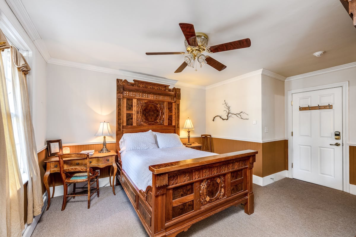 Golden Drift | Premium bedding, pillowtop beds, individually decorated