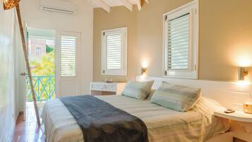 2 bedrooms, in-room safe, desk, iron/ironing board