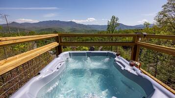 Tina de hidromasaje al aire libre