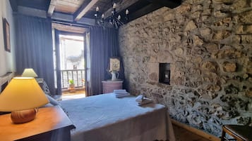 3 slaapkamers, een strijkplank/strijkijzer, reisbedje, gratis wifi