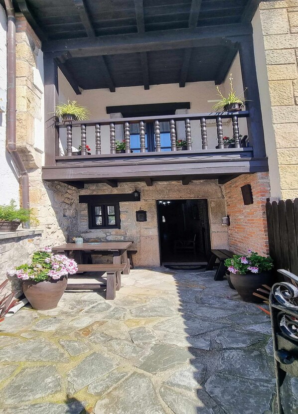 Outdoor dining - Holiday House Gerpe II (Naves (Posada Llanes))