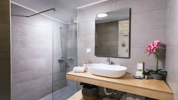 Superior Studio Suite | Bathroom