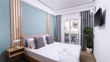 Deluxe Studio Suite | Premium bedding, memory-foam beds, in-room safe, individually decorated
