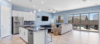NEW!! GORGEOUS 4 Bed Desert Oasis with Pool!