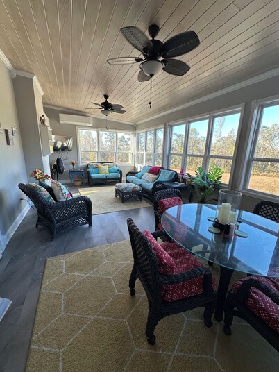 Lovely 2nd Floor Private Guest Suite with King Sized Bed at RV Resort Clubhouse