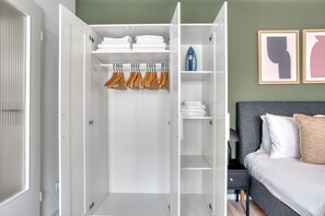 Iron/ironing board, WiFi, bed sheets