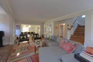 Smart TV, caminetto, stampante