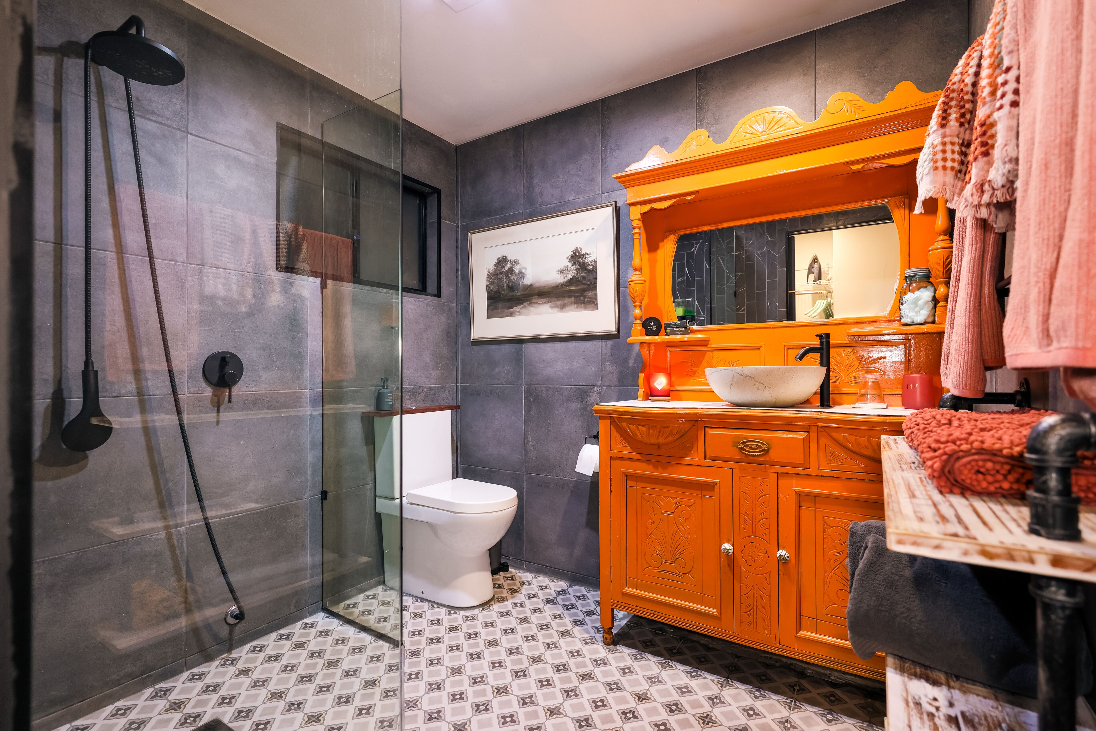 シャワー、ヘアドライヤー、タオル、石鹸