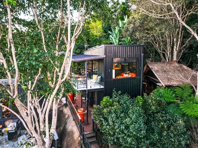 Cabane Tiny Tree House Gold Coast Hinterland STAY PLAY EAT RELAX REPEAT