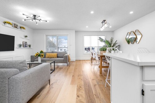 Prime Wellington Location with Water Views and Sandbanks Provincial Park Pass 