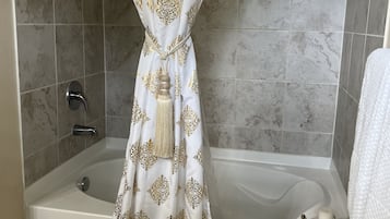 Combined shower/tub, towels, soap, shampoo